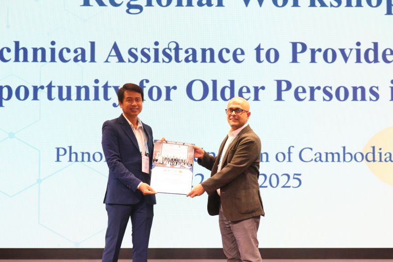 Mr. Nhep Chane, Director Of Dept Of International Cooperation, Ministry of Social Affairs, Veterans and Youth Rehabilitation, the Kingdom Of Cambodia presents Professor Sumit Kane with a presentation plaque