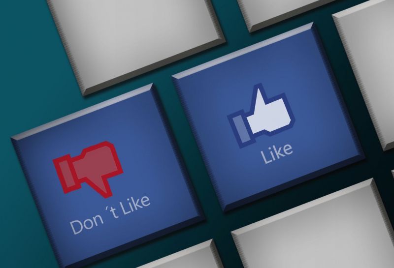 social media thumbs up and down
