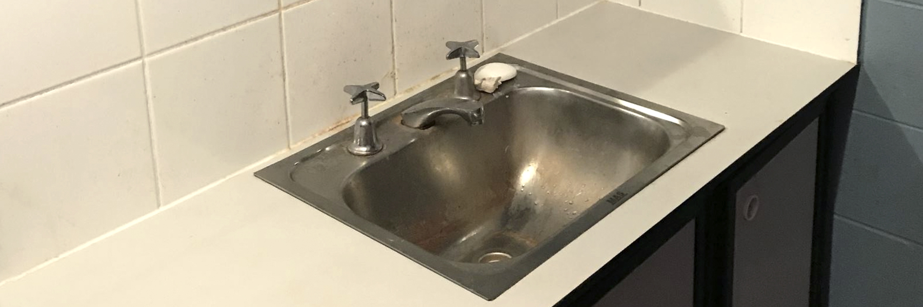 clean taps and sink in a house