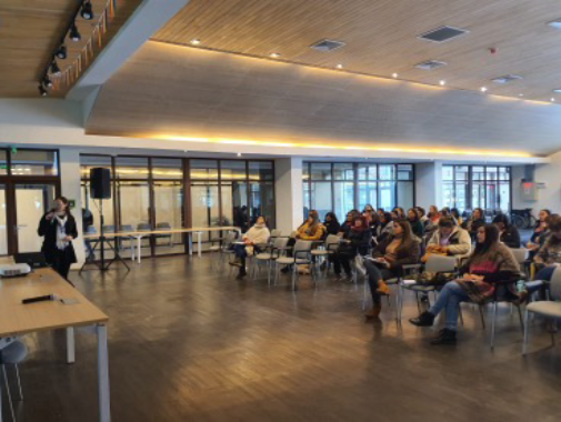 Presentation in the Municipality of Melipilla after the trip Woman presenting to a room full of people